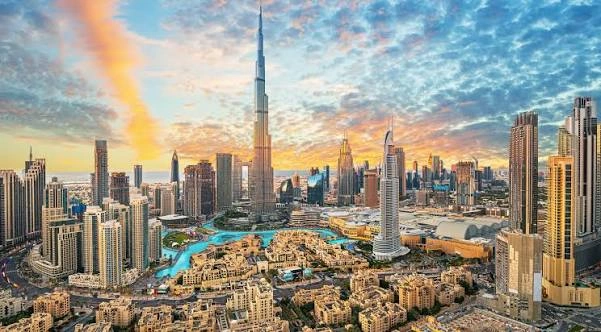 Dubai featuring iconic skyscrapers, luxury developments, vibrant business hubs, beaches and modern attractions.